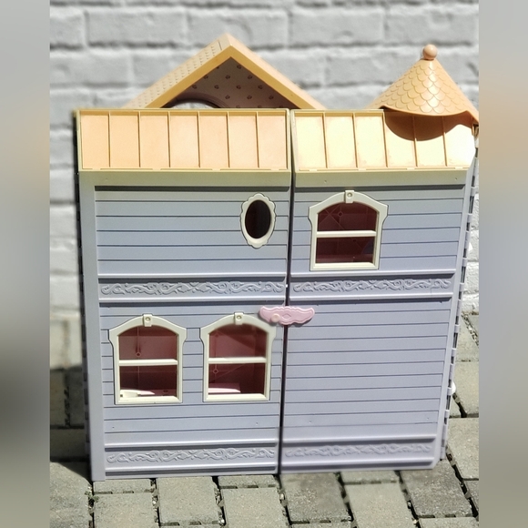 Vintage Barbie house. - Picture 2 of 6